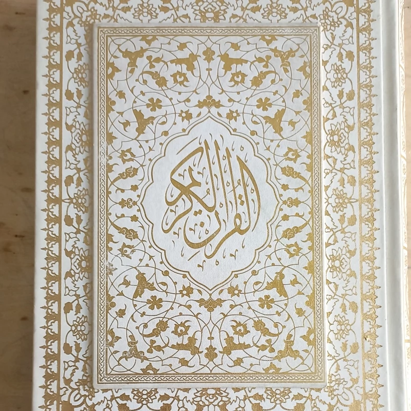 قرآن کریم قاب دار گالینگور نفیس طلا کوب