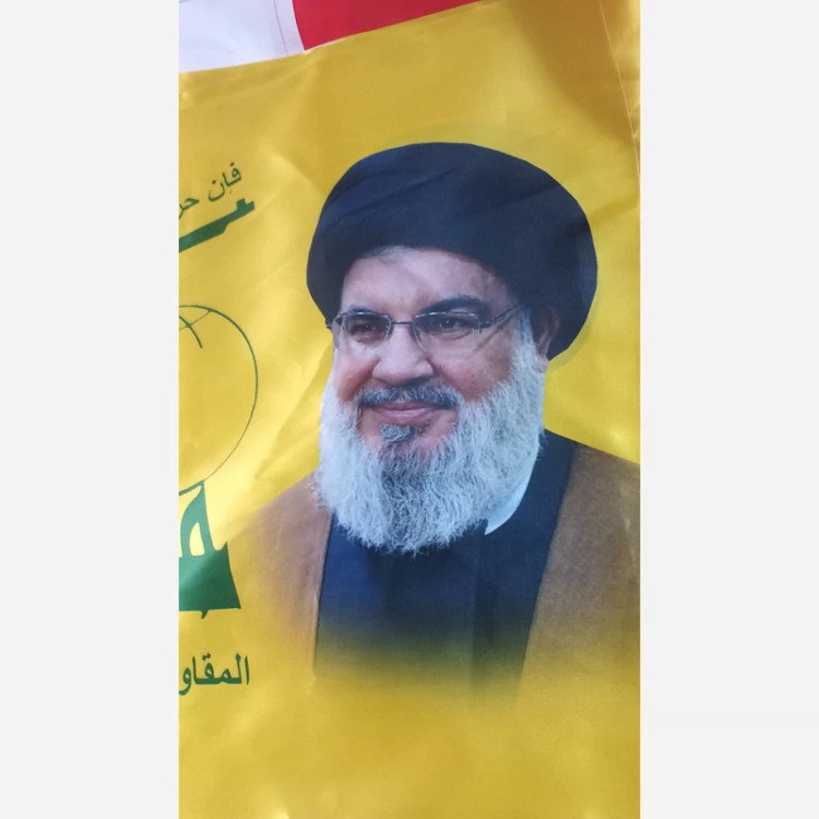 پرچم حزب الله با تصویر نصرالله و حاج قاسم