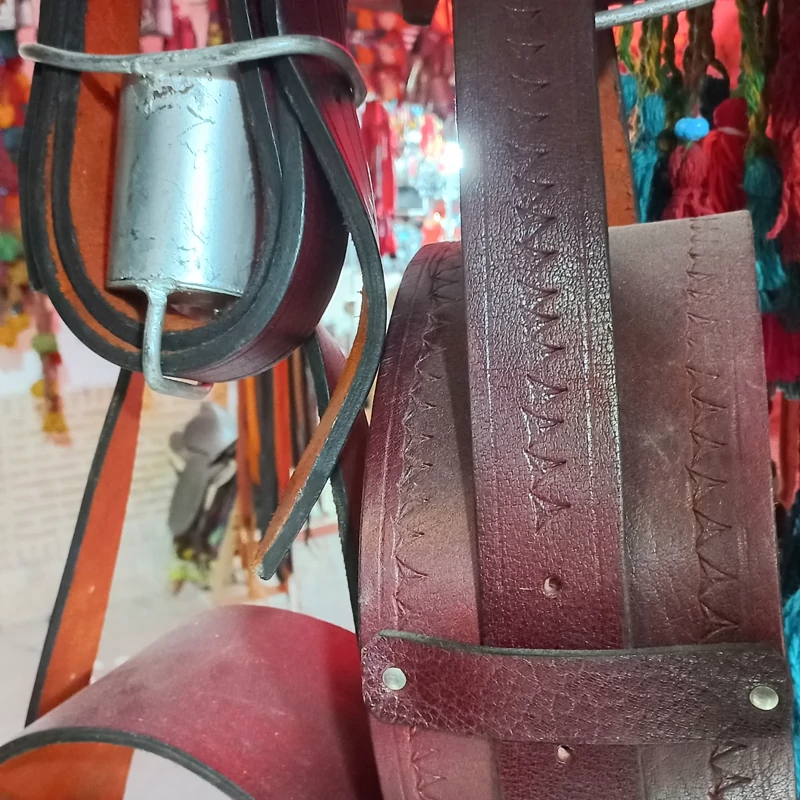 هیکلی کمربند علم و علامات چرم گاومیش